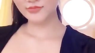 Gái Xinh Uplive Livestream Khoe Hàng