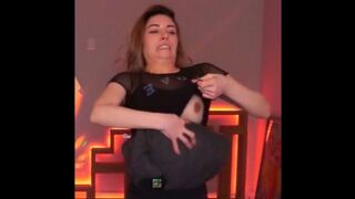 Alinity Flashing on Stream Twitch Thot Exposed