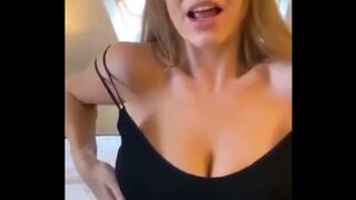 Huge Titty Flash