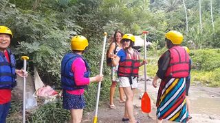 Pussy Flashing at RAFTING Spot among Chinese Tourists # Public NO PANTIES