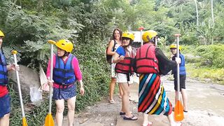 Pussy Flashing at RAFTING Spot among Chinese Tourists # Public NO PANTIES