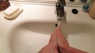 Wash your Hands . SCRUBHUB