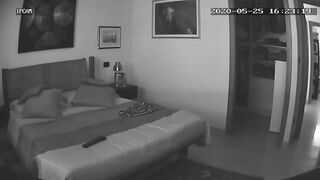 Moglie ancora vedo film porno e gode . spycam