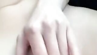 SEXY GIRL ON SNAPCHAT FINGERING HERSELF INSIDE HER CAR