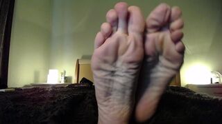 Worship my Big Wrinckled Feet, Foot Perv!