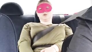 Ma femme qui ce masturbe dans la voiture