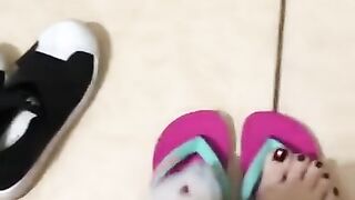 Wine Toenails and Havaianas