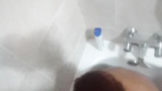 Blowjob in Bathtub with Cum in Mouth