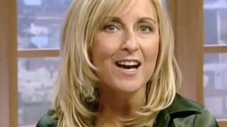 Old Skool Fuckable MILF Fiona Phillips Sexy Cleavage