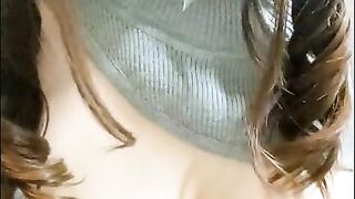 【Ｉカップ変態巨乳女子大生とうふ】例の私服でネカフェでＭ字開脚巨大ディルド２本で自撮りアングルで2穴オナニーに挑戦????