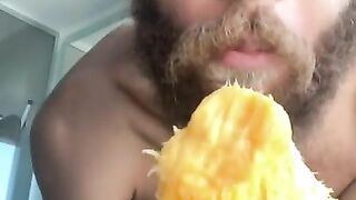 Eating Mango in New york Mount Men Rock Mercury