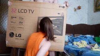 Hot girl eats my dick through the TV box