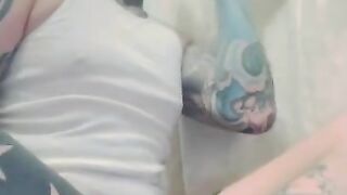 Tatted twink slurps bbc