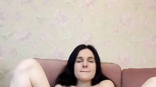 Virgin girl tries to fuck her pussy and cums