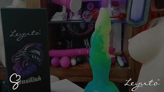 Sarah Sue Reviews Basilisk Luminous Fantasy Dildo from Leyuto