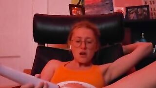 Blonde girl squirts for mommy