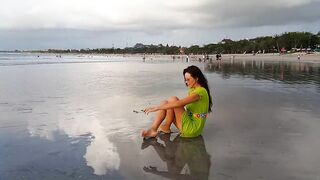 Up Dress NO PANTIES and PUBLIC Flashing at Crowded Beach