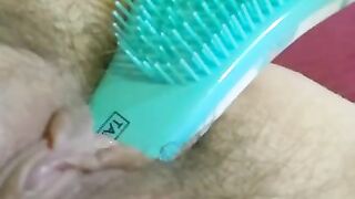 OnlyFan Tipped me to Fuck My Hairy Pussy Gspot LIVE Made in China HAIR BRUSH so I made a Video Too