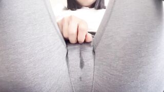 【個人撮影】素人 貧乳女子がマン汁で染みを作りながらオナニーしました Japanese Hentai Small Tits Amateur Ogasm Pussy