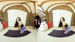 VRLaitna - Incredible Latina Teen With A Hot Body VR