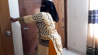 Devar ne mujhe khali ghar mein Jabardasti Choda - Desi MILF Bhabhi fucked by Devar while sweeping room (Hindi Audio)