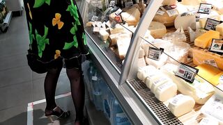 Slutty Girl Flashes her Sexy Ass and Pussy in Supermarket.