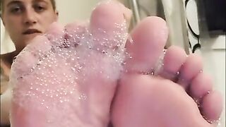 Cum watch soap up my pretty little feet for you