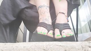 Goth girl with cute feet