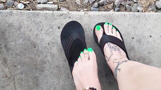 Goth girl with cute feet