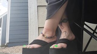 Goth girl with cute feet