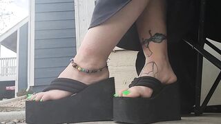 Goth girl with cute feet