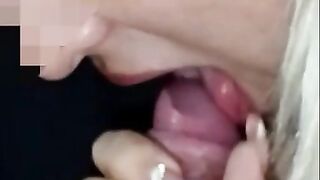 a beautiful blonde gives me a good blowjob (slow cam)