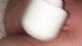 vibrator makes Ivy cum