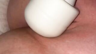 vibrator makes Ivy cum