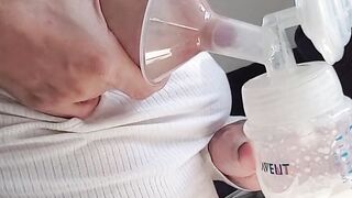 How to pump breastmilk