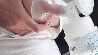 How to pump breastmilk