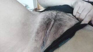 Hairy latina showing you her pubic hair and leg her just for you