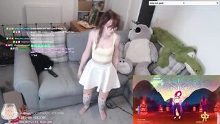 CUTE TWITCH STREAMER GIRL DANCING TO SHAKIRA (SHYPHOEBE)