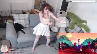 CUTE TWITCH STREAMER GIRL DANCING TO SHAKIRA (SHYPHOEBE)