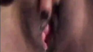 Indian Desi girl Masturbating,Meri Chut bohut ghorom ho raha hain.