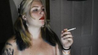 Naked, Waiting… She SMOKES Her Cigarrette ????????