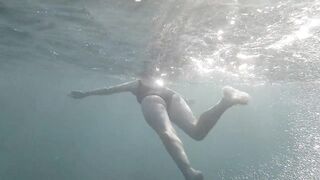 Swimming and peeping on Acquatica, dressed in a black one-piece swimsuit, spyng on legs and feet