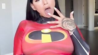 THE INCREDIBLES STEP-SIS COSPLAY - Cassie Curses