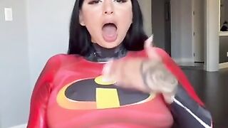 THE INCREDIBLES STEP-SIS COSPLAY - Cassie Curses