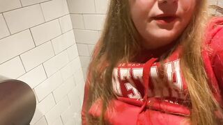 I FILM MYSELF WHILE I MASTURBATING IN PUBLIC TOILET