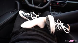 She did a shoejob in her Converse in my car