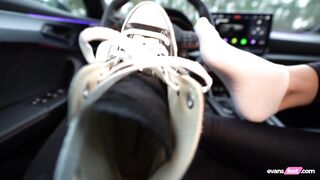 She did a shoejob in her Converse in my car