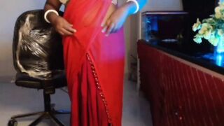 Hot Sexy Solo Girl Sexy Mood Boobs Show in Saari and Bra