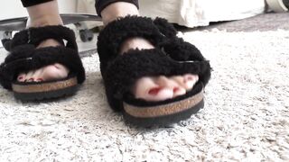 Toe Fetish - Toes Wiggling Black Fur Slippers Part 11