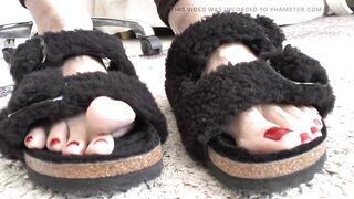 Toe Fetish - Toes Wiggling Black Fur Slippers Part 11